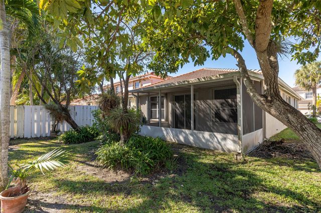 857 NW 133rd Avenue, Pembroke Pines, FL 33028