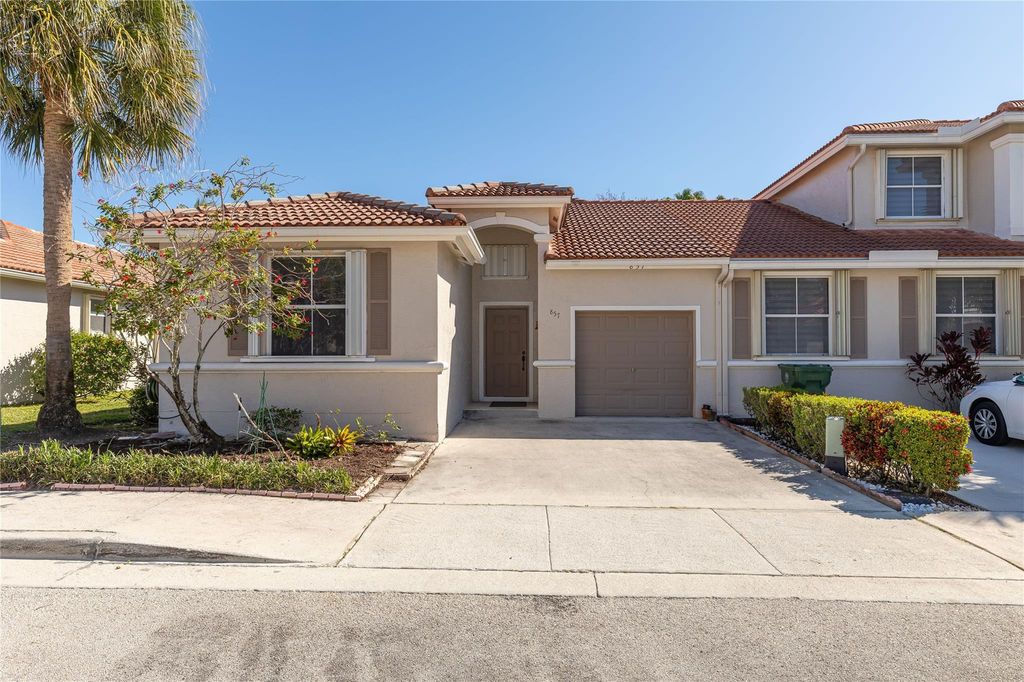 857 NW 133rd Avenue, Pembroke Pines, FL 33028