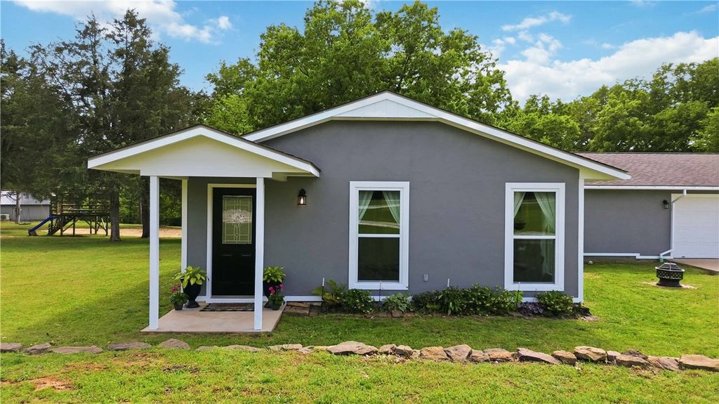 11530 Pearce Road, Fayetteville, AR 72701