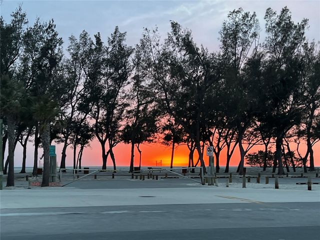 2908 AVENUE B, Holmes Beach, FL 34217