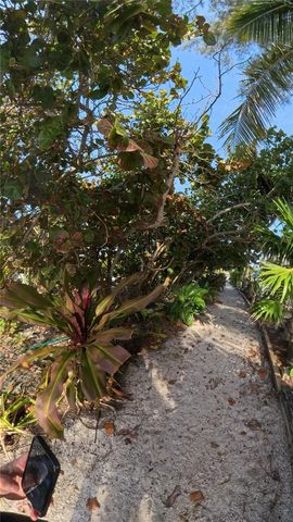 2908 AVENUE B, Holmes Beach, FL 34217