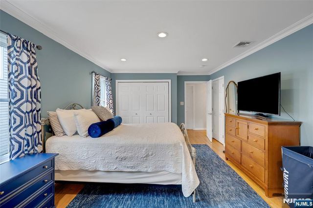 98 Walnut Street, Oakland, NJ 07436