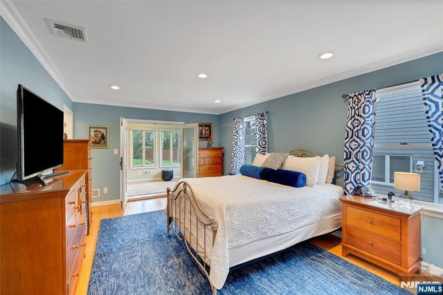 98 Walnut Street, Oakland, NJ 07436