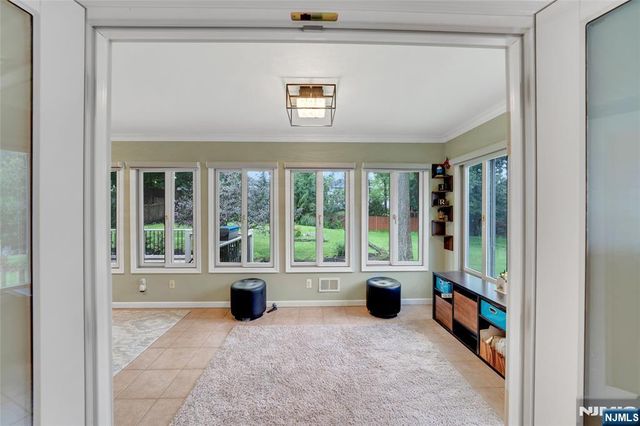 98 Walnut Street, Oakland, NJ 07436