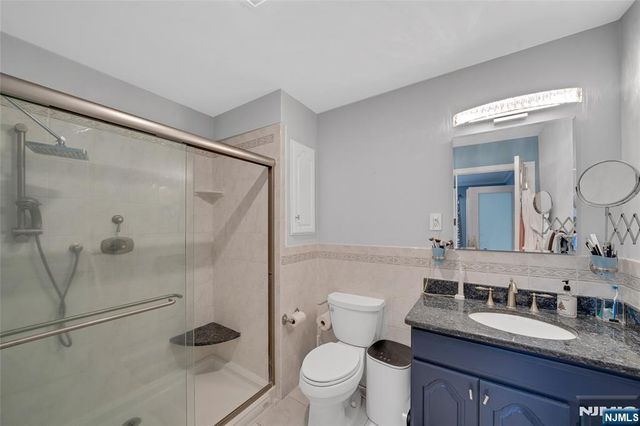 98 Walnut Street, Oakland, NJ 07436