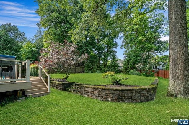 98 Walnut Street, Oakland, NJ 07436