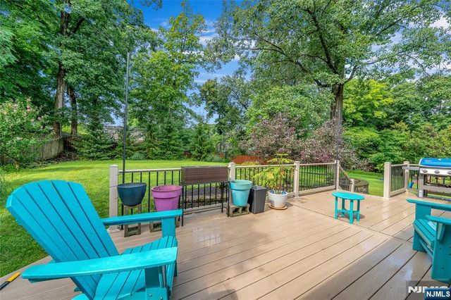 98 Walnut Street, Oakland, NJ 07436