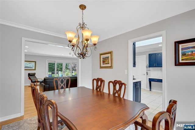 98 Walnut Street, Oakland, NJ 07436