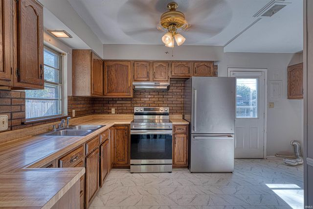 2459 Ravenswood Drive, Evansville, IN 47714