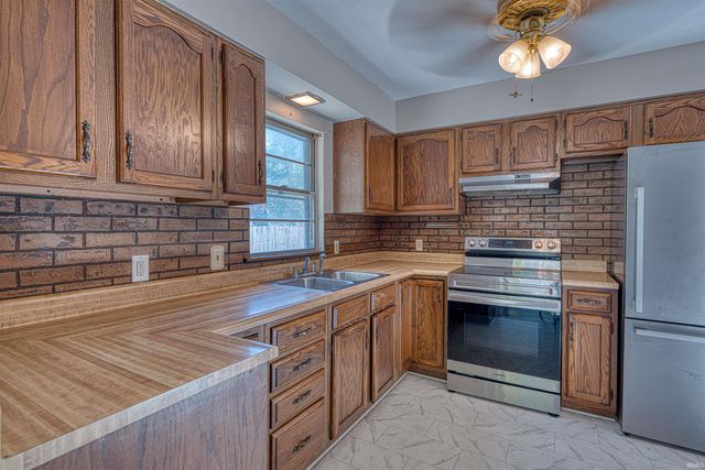 2459 Ravenswood Drive, Evansville, IN 47714