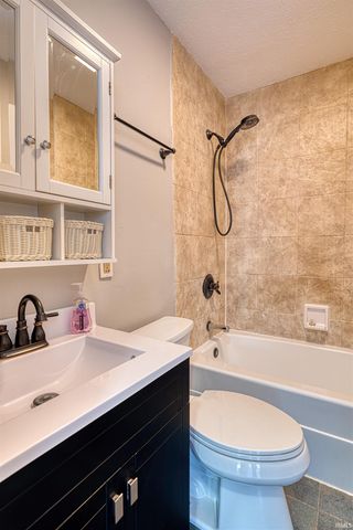 2459 Ravenswood Drive, Evansville, IN 47714