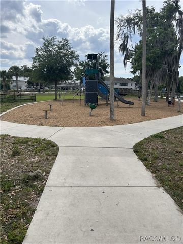 7635 W 7 Rivers Drive, Crystal River, FL 34429