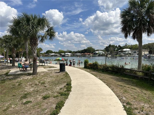 7635 W 7 Rivers Drive, Crystal River, FL 34429