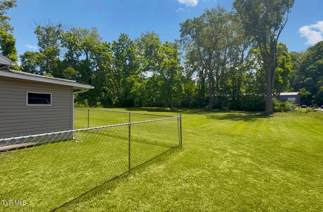 135 Cedar Valley Road, Bristol, TN 37620