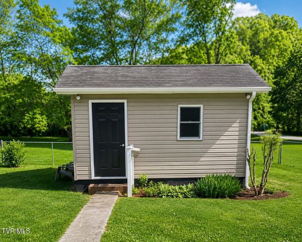 135 Cedar Valley Road, Bristol, TN 37620