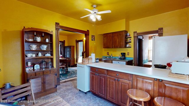 325 N Sycamore Street, Lansing, MI 48933