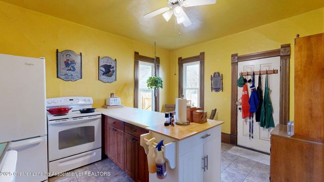 325 N Sycamore Street, Lansing, MI 48933