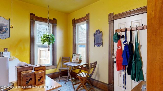 325 N Sycamore Street, Lansing, MI 48933