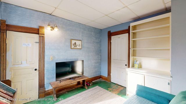 325 N Sycamore Street, Lansing, MI 48933