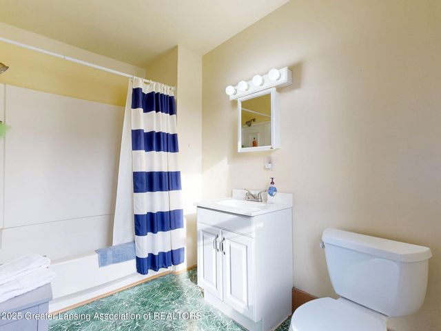 325 N Sycamore Street, Lansing, MI 48933