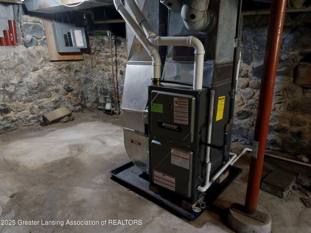 325 N Sycamore Street, Lansing, MI 48933