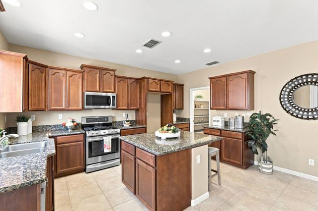 611 Tara Bella Dr, Lincoln, CA 95648