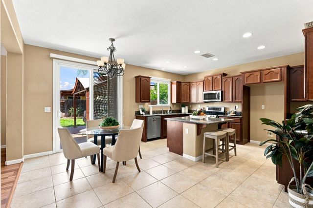 611 Tara Bella Dr, Lincoln, CA 95648