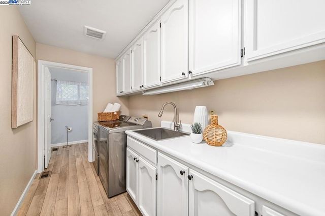 297 Del Valle Ct, Pleasanton, CA 94566