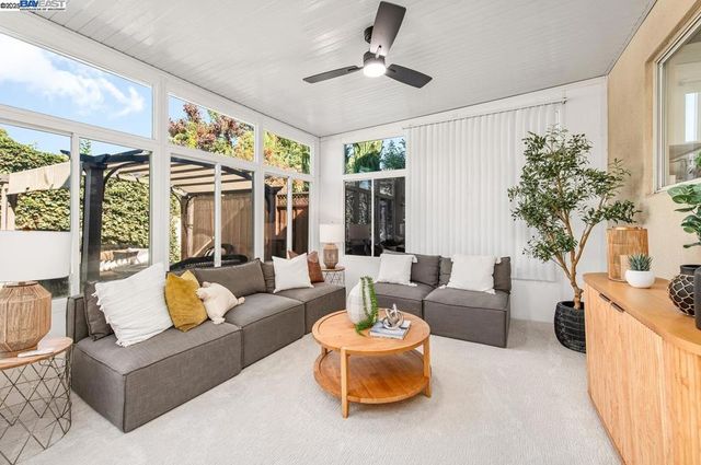 297 Del Valle Ct, Pleasanton, CA 94566