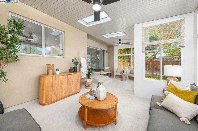 297 Del Valle Ct, Pleasanton, CA 94566