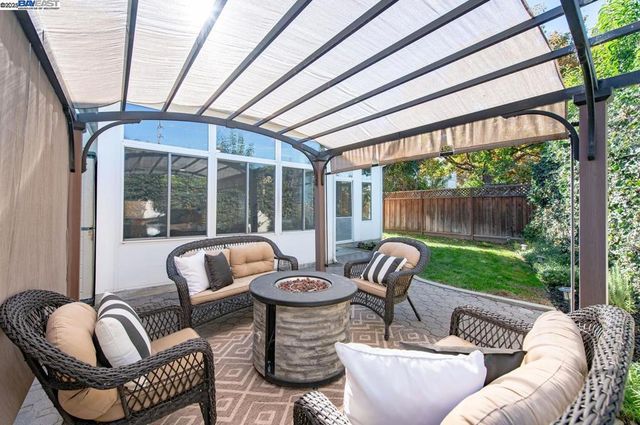 297 Del Valle Ct, Pleasanton, CA 94566