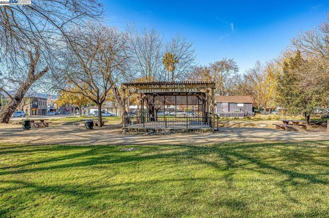 297 Del Valle Ct, Pleasanton, CA 94566