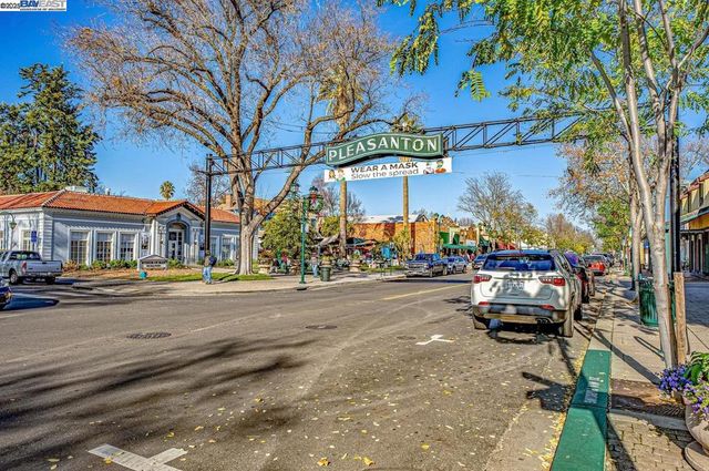 297 Del Valle Ct, Pleasanton, CA 94566