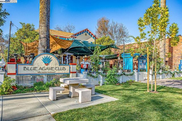 297 Del Valle Ct, Pleasanton, CA 94566