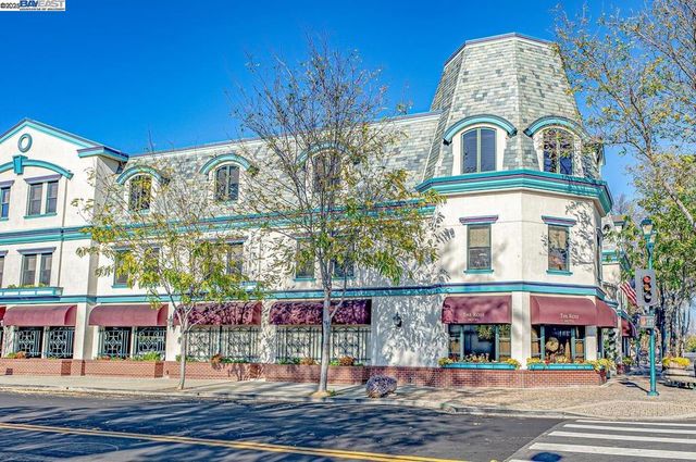 297 Del Valle Ct, Pleasanton, CA 94566