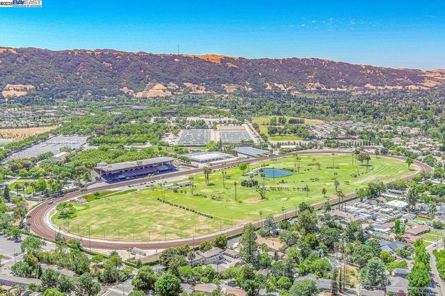 297 Del Valle Ct, Pleasanton, CA 94566