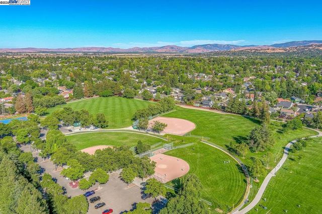 297 Del Valle Ct, Pleasanton, CA 94566