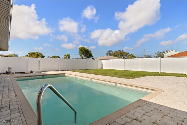 1725 SE 3rd ST, Cape Coral, FL 33990