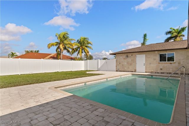 1725 SE 3rd ST, Cape Coral, FL 33990