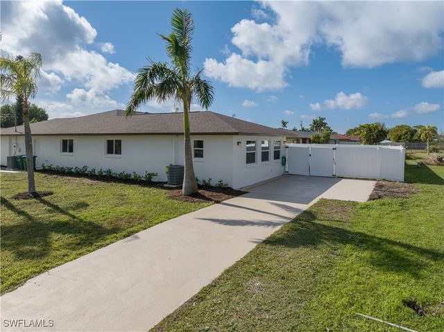 1725 SE 3rd ST, Cape Coral, FL 33990