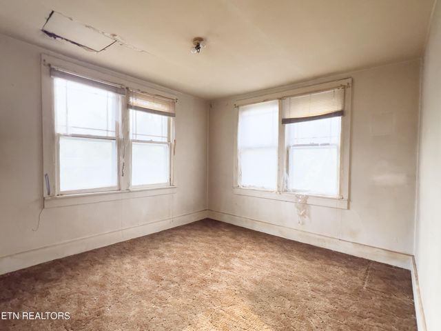 1202 Georgia Ave, Athens, TN 37303