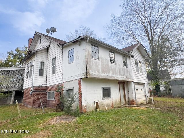 1202 Georgia Ave, Athens, TN 37303