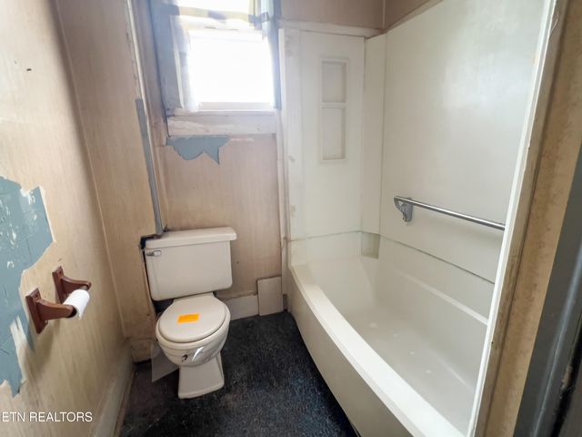 1202 Georgia Ave, Athens, TN 37303