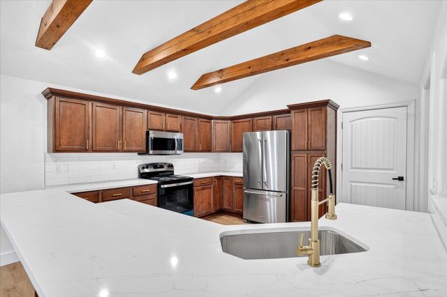 2207 E Lark Street, Springfield, MO 65804