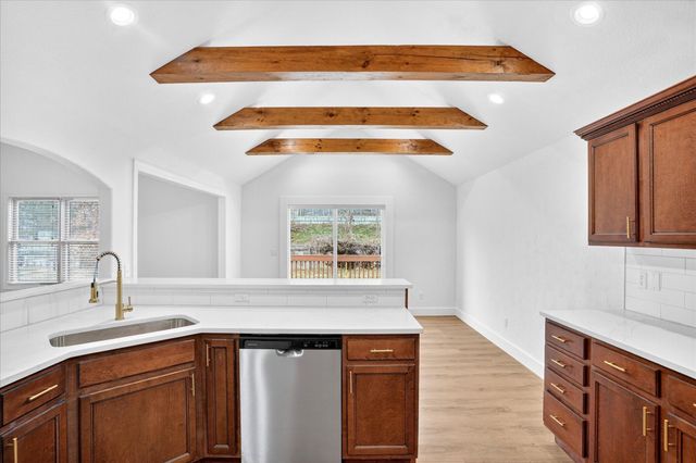 2207 E Lark Street, Springfield, MO 65804