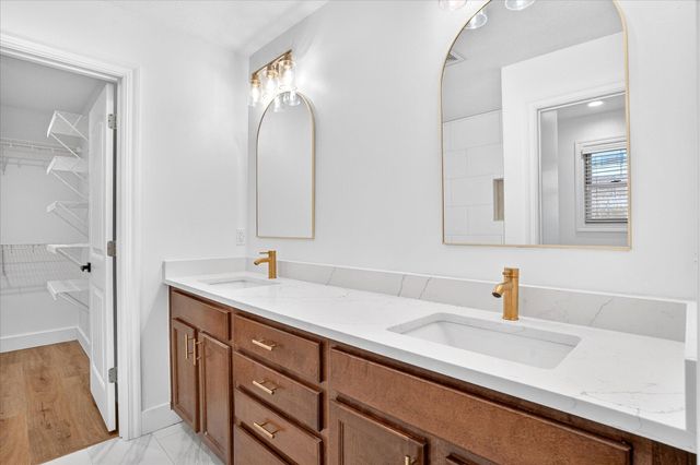 2207 E Lark Street, Springfield, MO 65804