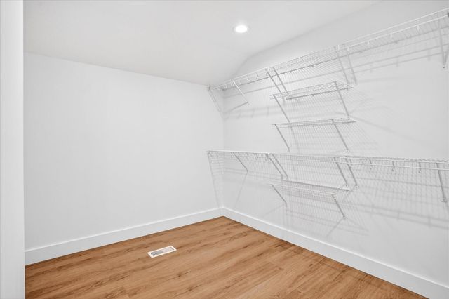 2207 E Lark Street, Springfield, MO 65804