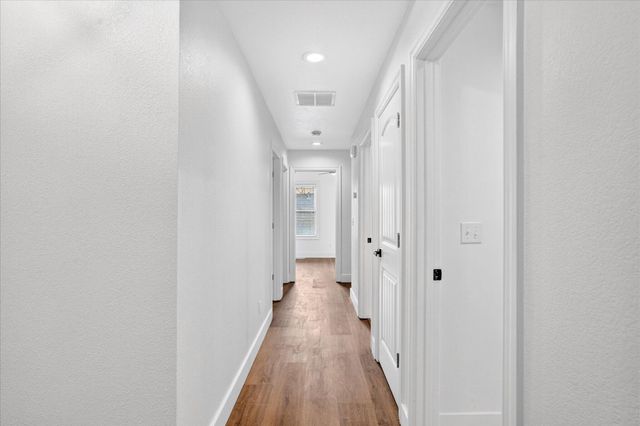 2207 E Lark Street, Springfield, MO 65804