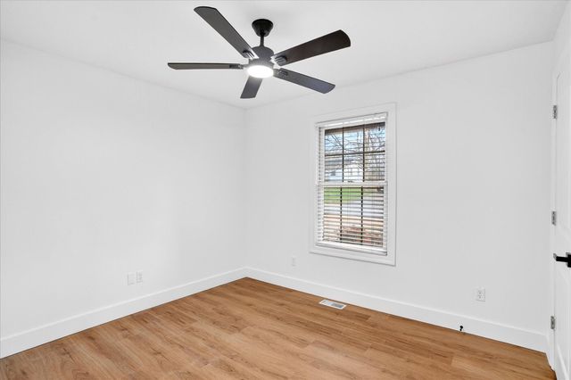 2207 E Lark Street, Springfield, MO 65804