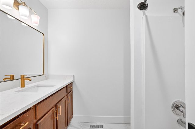 2207 E Lark Street, Springfield, MO 65804